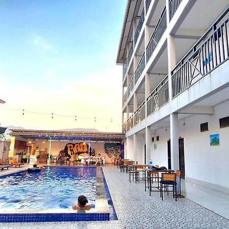 Vang Vieng Backpackers Hostel Buitenkant foto