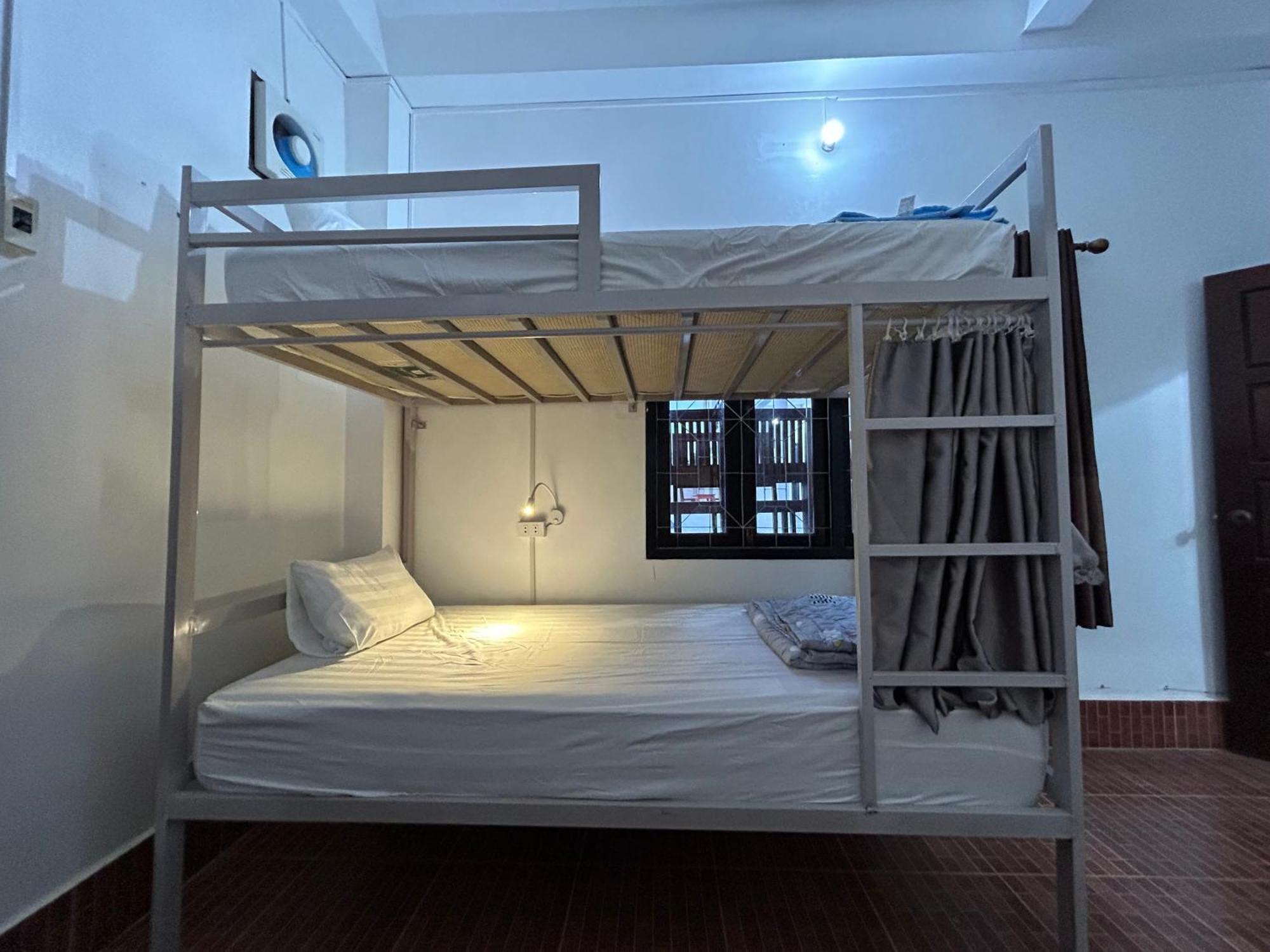 Vang Vieng Backpackers Hostel Buitenkant foto