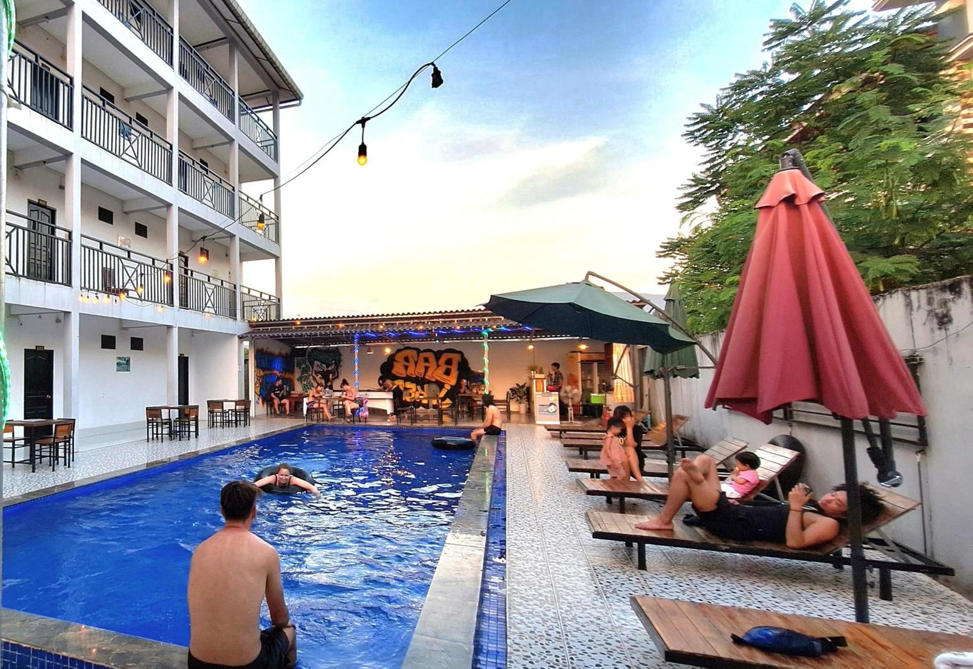Vang Vieng Backpackers Hostel Buitenkant foto