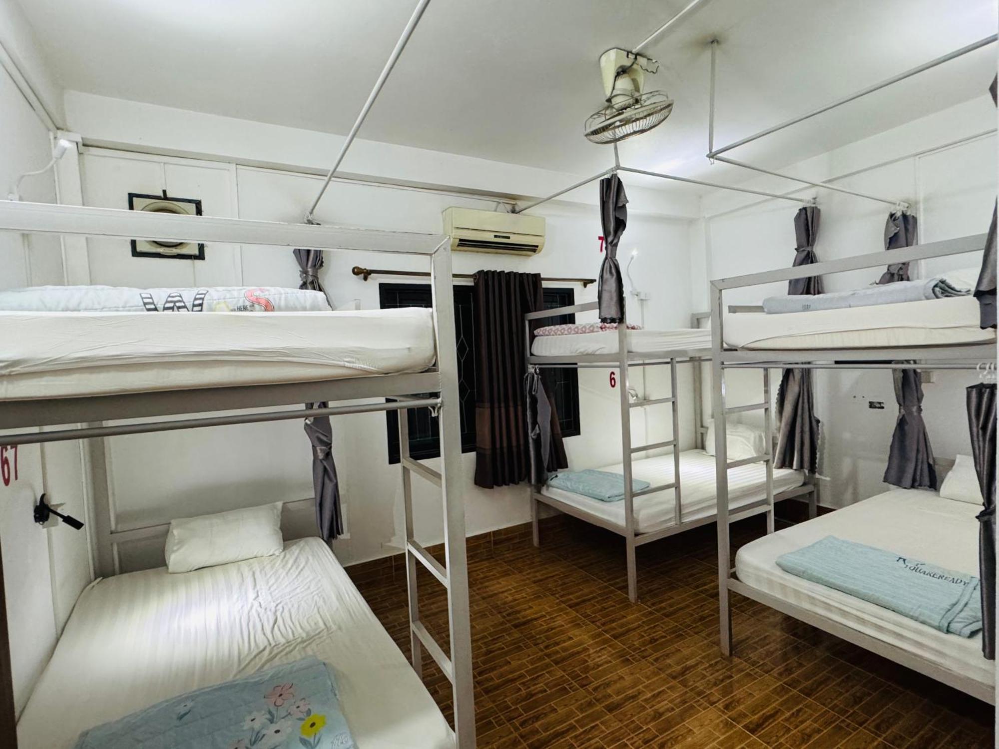 Vang Vieng Backpackers Hostel Buitenkant foto