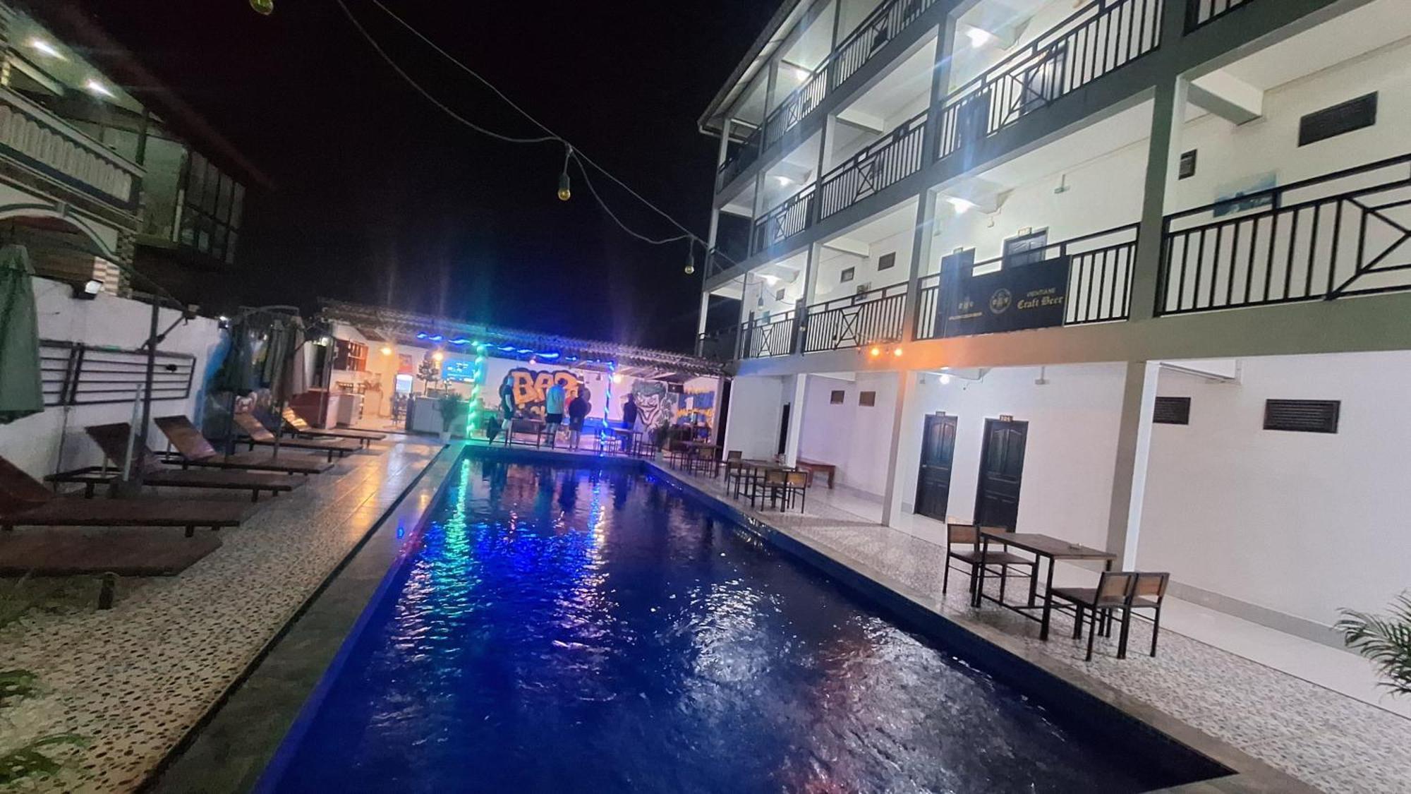 Vang Vieng Backpackers Hostel Buitenkant foto