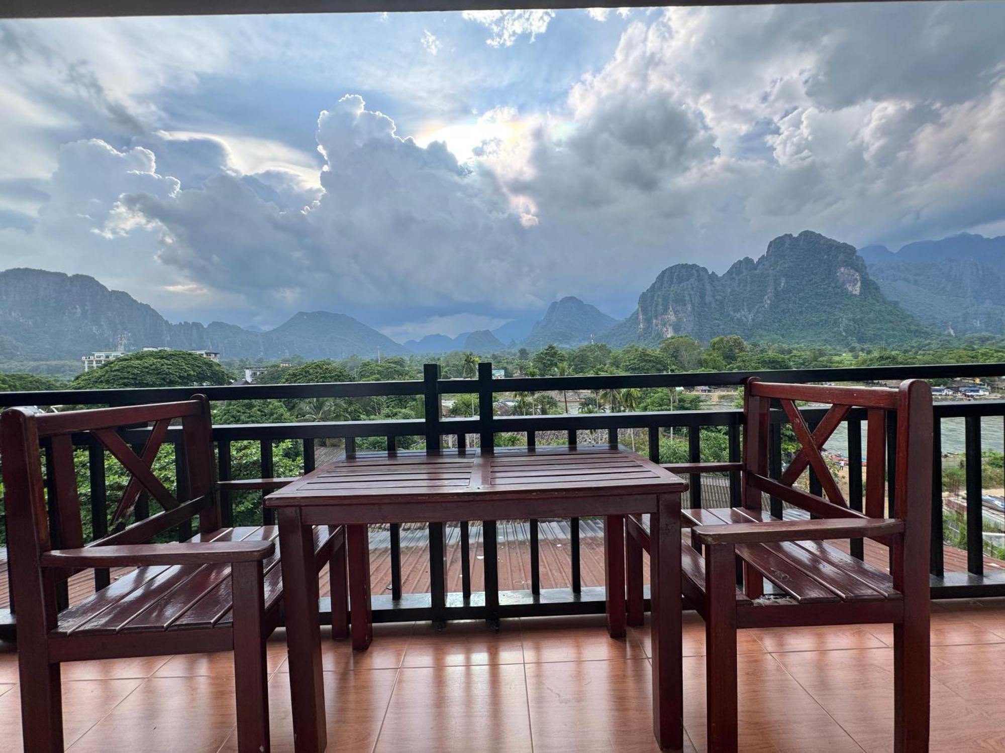 Vang Vieng Backpackers Hostel Buitenkant foto