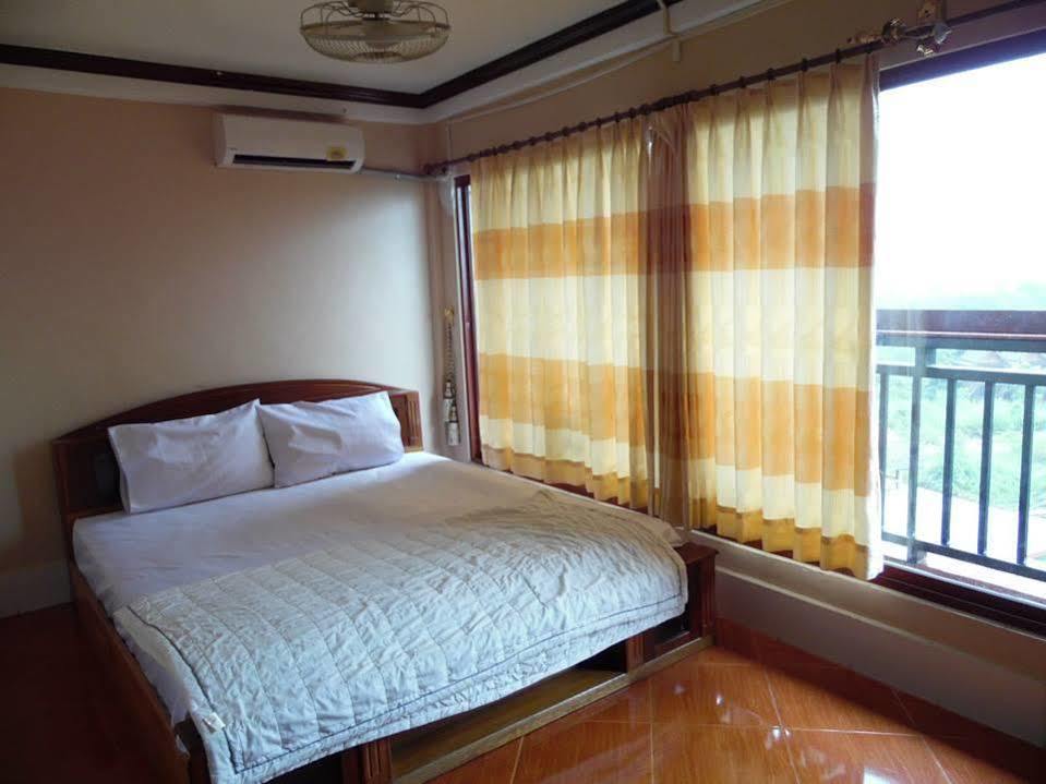 Vang Vieng Backpackers Hostel Buitenkant foto